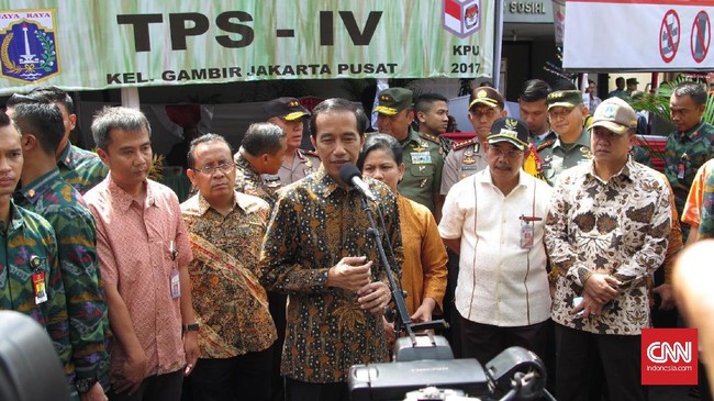 Jokowi berharap kegaduhan yang terjadi belakangan ini bisa berakhir setelah Pilgub DKI Jakarta 2017.