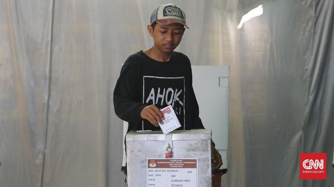 Dengan aplikasi internal ini, saksi bisa melaporkan kejadian di lapangan untuk ditindaklanjuti. Semua saksi pun dapat terpantau pergerakannya.