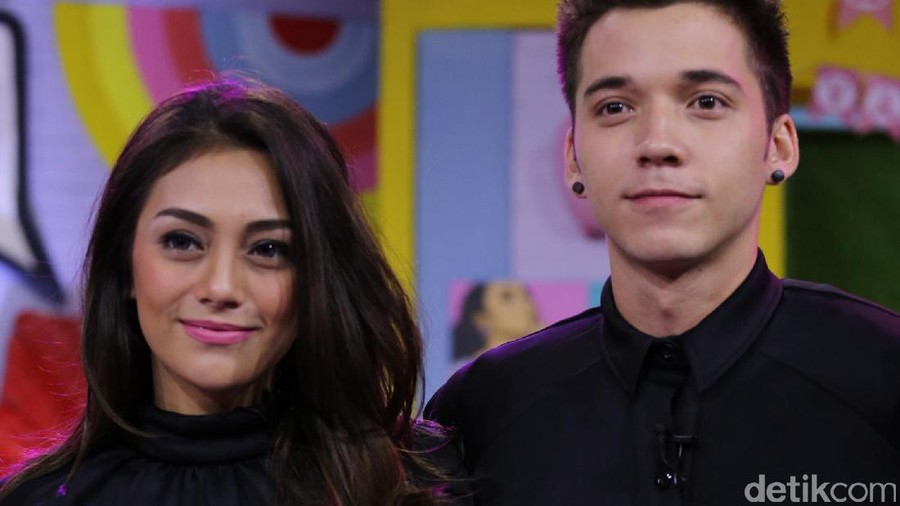 Celine EVangelista dan Stefan William saat menjadi bintang tamu di acara 'Rumpi No Secret'