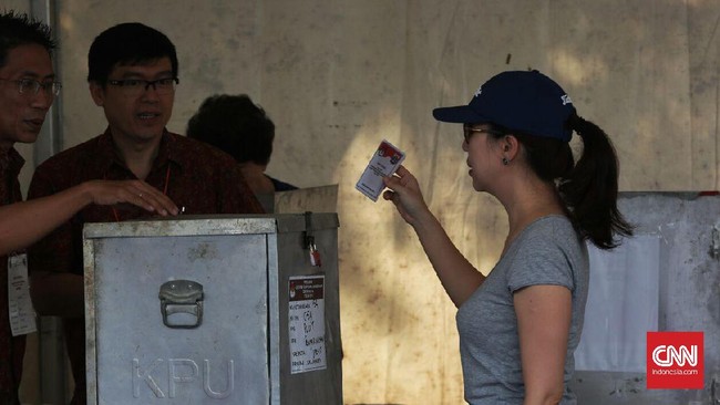 Komisi II DPR bersama KPU dan pemerintah akan segera memutuskan salah satu dari tiga opsi penundaan Pilkada 2020 akibat wabah virus corona.