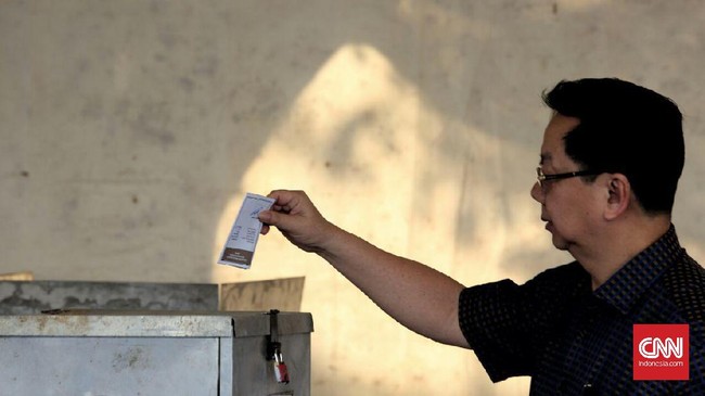 Kemendagri menyebut sejumlah risiko jika Pemilu 2024 memakai sistem e-Voting, yakni potensi pelanggaran hukum, administrasi, hingga politik uang.