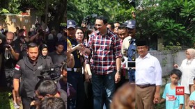 Gunakan Hak Suara, Tiga Cagub DKI Boyong Keluarga