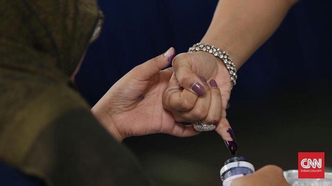 Jadi ODP, Pendatang di Kalbar Wajib Celupkan Jari ke Tinta Kalbar menggunakan tinta seperti saat pemilu untuk menandai pendatang yang merupakan ODP terkait kasus Corona.