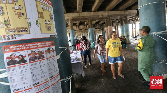 Mayoritas warga mengaku tak bisa memilih karena kehabisan surat suara. Ada juga warga yang memiliki e-KTP namun tak bisa mencoblos.