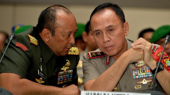 Alih-alih menyelidiki SMS gelap yang dilaporkan Antasari Azhar, Polda Metro malah meminta Antasari menyerahkan barang bukti ke mereka.