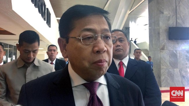 Setya Novanto kembali menegaskan bantahan soal menerima uang dari proyek e-KTP. Bahkan dia mempersilakan penyidik KPK memeriksa rekening pribadinya.