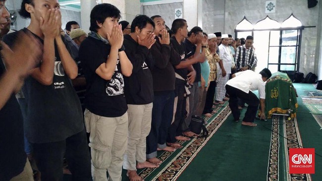 Guntoro, fotografer Koran Jakarta, tewas saat meliput banjir di Pejaten Timur, Pasar Minggu, Jakarta Selatan, pagi hari ini.