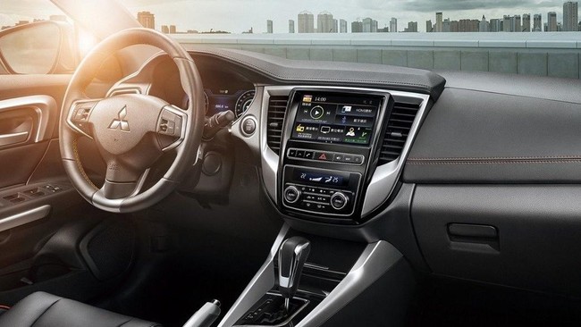 Outlander PHEV seharga Rp500 jutaan ini akan menggendong mesin bensin 2.0 liter dan dua motor listrik yang terletak didekat roda depan serta roda belakang.