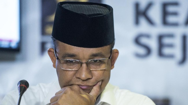Gubernur Anies menyatakan dirinya punya hak untuk merotasi jabatan. Tudingan politis kepada dirinya, disebut Anies imajinasi belaka orang-orang belaka.