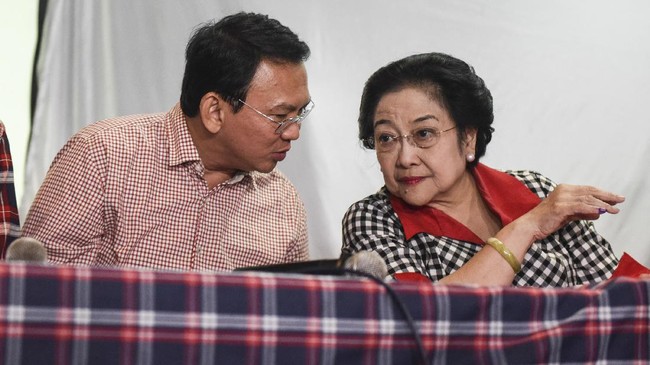 Djarot bercerita, Megawati sempat menyampaikan pesan kepada Ahok untuk selalu menjaga kesehatan. Namun dia menyebut pertemuan itu tak membahas politik.