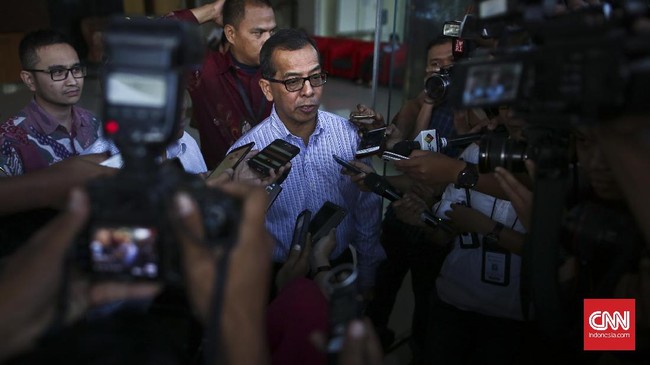 Dalam pemeriksaan pertamanya, penyidik masih mempertanyakan dan mendalami kewenangan-kewenangan yang bersangkutan saat menjadi dirut Garuda Indonesia.
