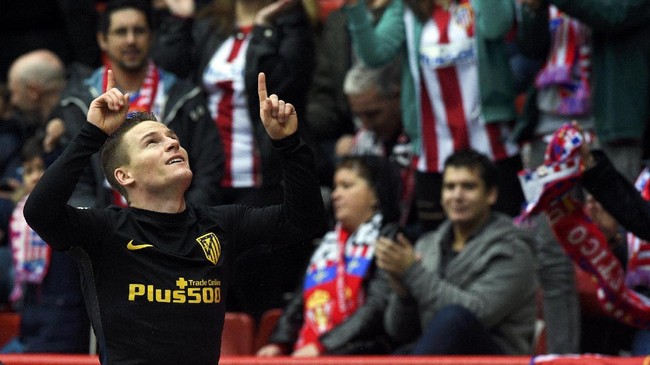 Penyerang Atletico Madrid Kevin Gameiro mempersembahkan hattrick-nya ke gawang Sporting Gijon untuk sang nenek yang baru saja meninggal.