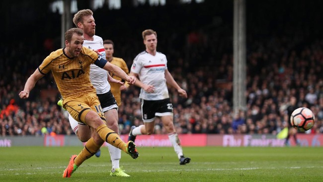 Harry Kane berandil besar membawa Tottenham Hotspur ke babak delapan besar Piala FA dengan hattrick gol ke gawang Fulham di babak kelima.