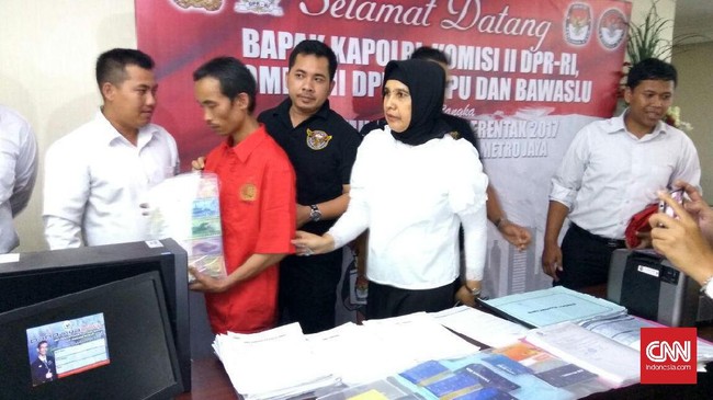 Meskipun pimpinan Pandawa telah ditangkap dan ditahan, polisi meminta para korban tetap melapor ke posko yang berada di Polda Metro Jaya.