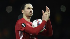 Mourinho Yakin Ibrahimovic Bisa Main Hingga 40 Tahun