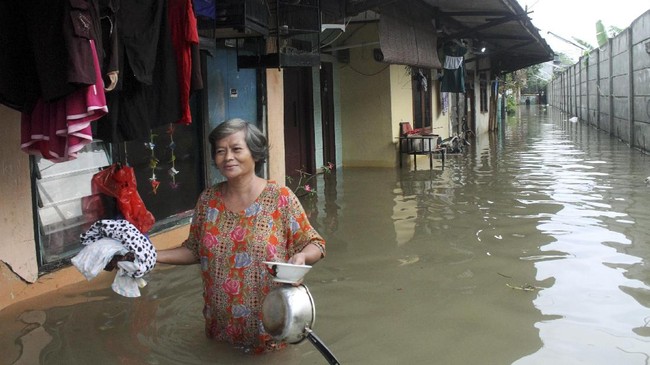 Masyarakat yang menjadi korban banjir akan menjadi lebih antisipatif atau cepat tanggap terhadap lingkungan sekitar, termasuk mengenai kebutuhan logistik.