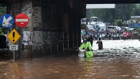 Di Twitter, Warga Bekasi Curhat 'Sabar' Hadapi Banjir