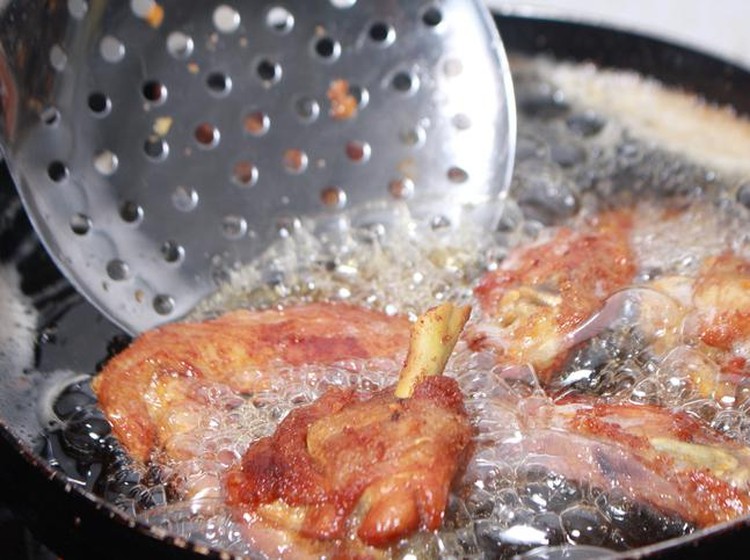goreng ayam Close up image of cooking chicken in deep fry