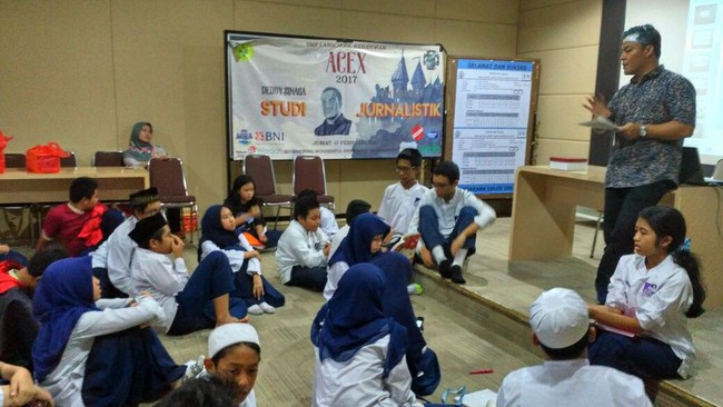 Penerimaan Peserta Didik Baru secara online di Tangerang Selatan, kacau. Dinas Pendidikan beralasan, ada hacker yang meretas sistem penerimaan peserta didik.