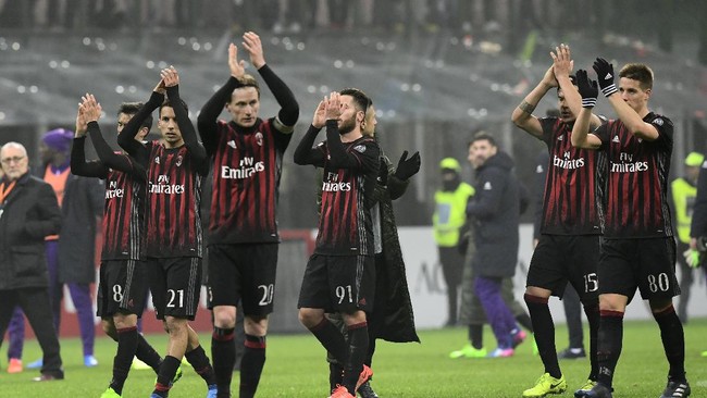AC Milan mampu memangkas jarak dengan Lazio di peringkat keenam dengan raihan tiga poin setelah menekuk Fiorentina 2-1.