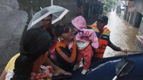 Berbagi Kebaikan Di Tengah Kepungan Banjir Jakarta
