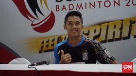 Penonton Kerap Histeris Kala Jonatan Berganti Kaus