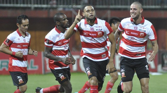 Kesebelasan Almere City membantah kabar yang menyebutkan Gaston Salasiwa akan bergabung dengan Madura United pada akhir tahun ini.