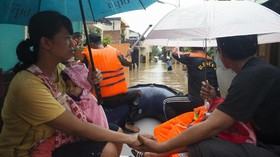 Derita Warga Korban Banjir di Timur Jakarta