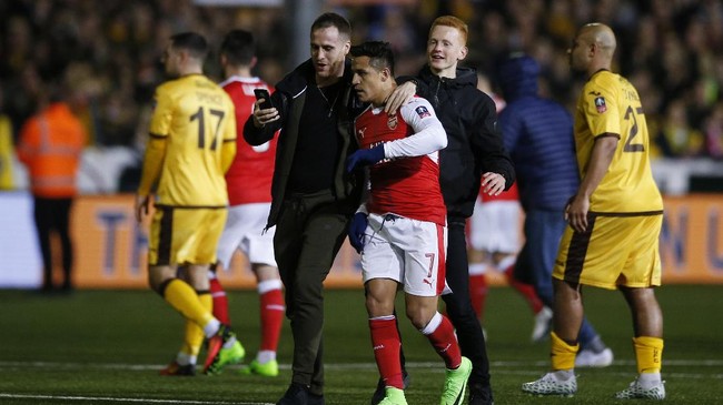 Arsenal akan memberikan tambahan dana sebesar 50 ribu poundsterling kepada klub amatir Sutton, tim yang dikalahkan di babak kelima Piala FA.