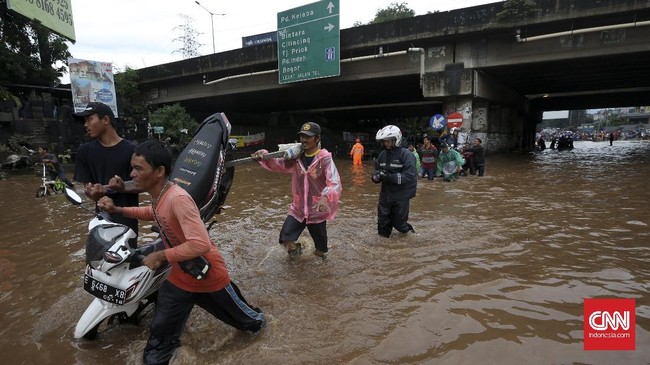 Humas BNPB Sutopo Purwo Nugroho mengeluhkan kesulitan mendapat informasi terkait banjir di Jakarta.