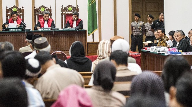 Didik Wiryanto ditunjuk sebagai hakim menggantikan Joseph V. Rahantoknam yang meninggal dunia karena penyakit liver.