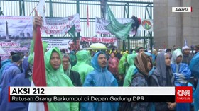 Massa Aksi 212 Datangi DPR Menuntut Pemberhentian Ahok