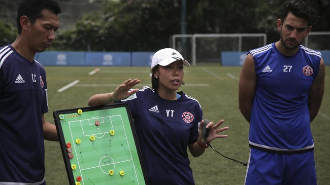 Chan Yuen-ting tak mau disorot lantaran statusnya sebagai manajer wanita. Meski demikian, Yuen-ting sadar hal itu tak bisa lepas seluruhnya dari dirinya.