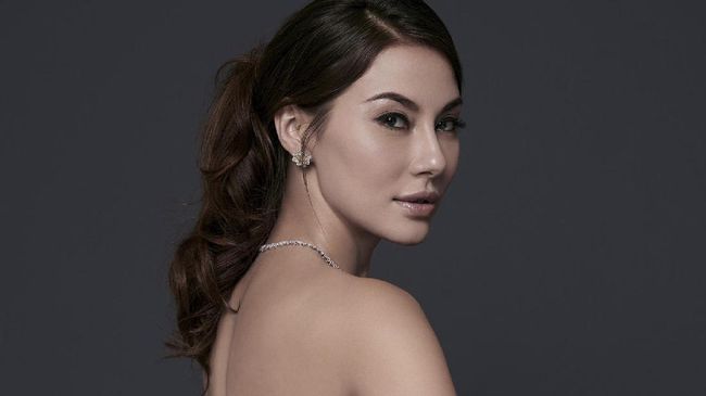 Denise Keller terpilih mewakili HBO Asia untuk membawakan karpet merah Oscar 2017 yang akan dilangsungkan Minggu (26/2) malam di LA.