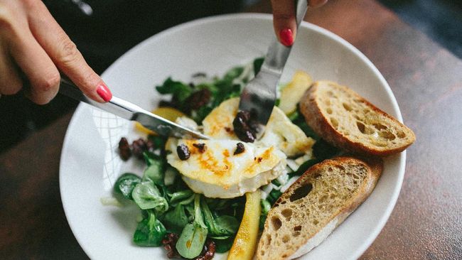 Tak perlu waktu lama untuk tampil 'prima' setelah melahirkan anak pertama. Berikut menu diet pasca melahirkan yang dibagikan Meghan Markle.