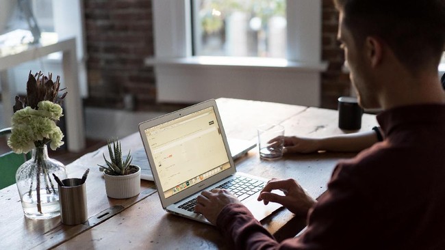 Prancis menyarankan Indonesia untuk memastikan para tenaga kerja siap menghadapi era digital sebelum memasuki fase industri 4.0.