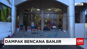 Ribuan Orang Mengungsi Akibat Banjir di Cipinang Melayu