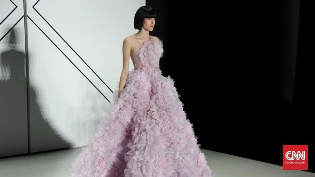 Ralph & Russo merupakan salah satu rumah mode di Couture Week Paris yang selalu dipenuhi klien. Apa rahasia kesuksesan mereka?