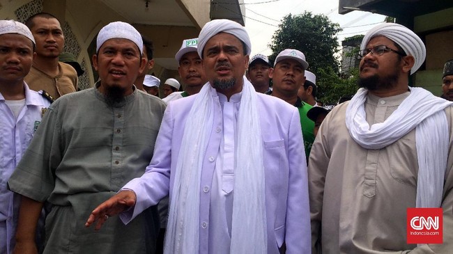 Kubu Jokowi menyebut Rizieq Shihab pergi ke Arab Saudi atas keinginan sendiri sehingga tak perlu dijemput.