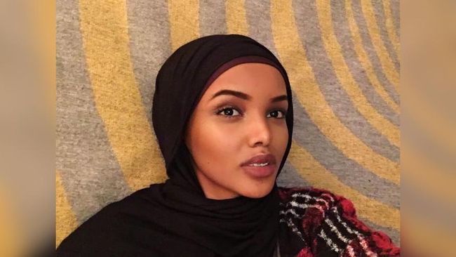 Pekan Mode Milan Dibuka dengan model berhijab, Halima Aden, sebagai tanda penghormatan pada keragaman.