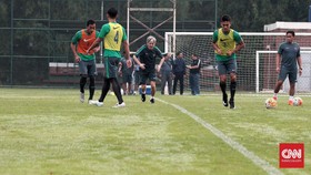 Timnas Indonesia Harus Mengalah kepada Siswa Sekolah