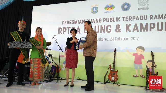 Mainan yang dipasang sudah standar internasional, dan ada garansinya lima tahun. Ahok ingin anak-anak yang bermain punya standar yang sama dengan di Eropa.