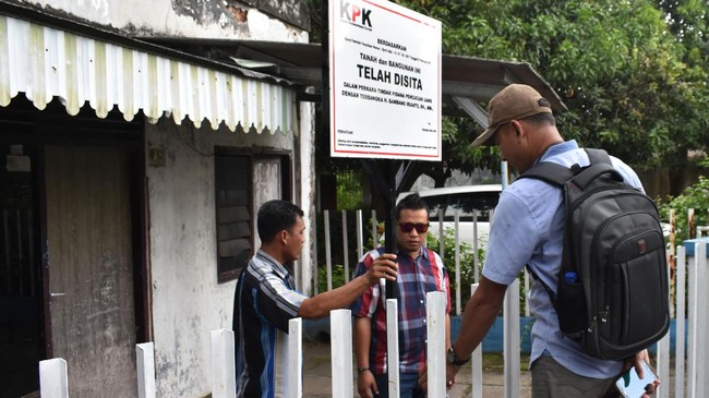 KPK menyita aset Akbar Tandaniria Mangkunegara terkait kasus penerimaan gratifikasi di Pemerintah Kabupaten Lampung Utara tahun 2015-2019.