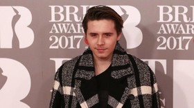 Brooklyn Beckham Kedapatan Cium Model 'Playboy'