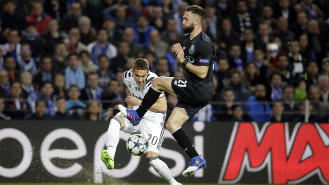 Juventus mendapatkan dua gol ke gawang FC Porto melalui dua pemain pengganti mereka, yakni Marko Pjaca dan Dani Alves pada babak kedua.