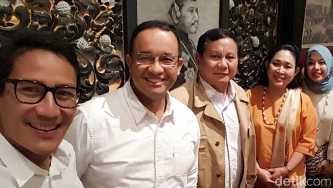 Sandiaga Uno menyatakan Titiek Soeharto mendukung Anies-Sandi karena tertarik dengan program rumah rakyat yang di antaranya tanpa uang muka.