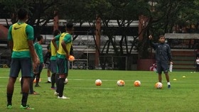 Luis Milla Antusias Belajar Bahasa Indonesia