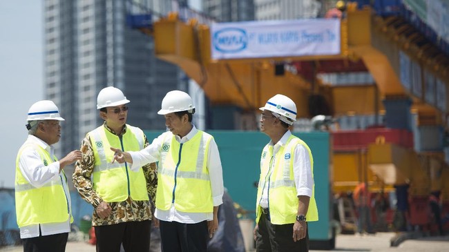 Ahok menyebut Jokowi memintanya tidak memusingkan pendanaan proyek MRT tahap dua. Sejumlah negara disebut tertarik menanamkan modal di proyek tersebut.