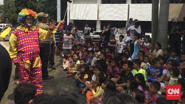 Pemprov DKI menyediakan program trauma healing untuk meredam trauma anak pascabanjir.