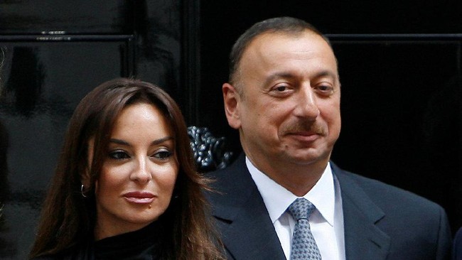 Oposisi menyebut, keputusan ini merupakan langkah awal menuju pemerintahan monarki absolut di Azerbaijan.